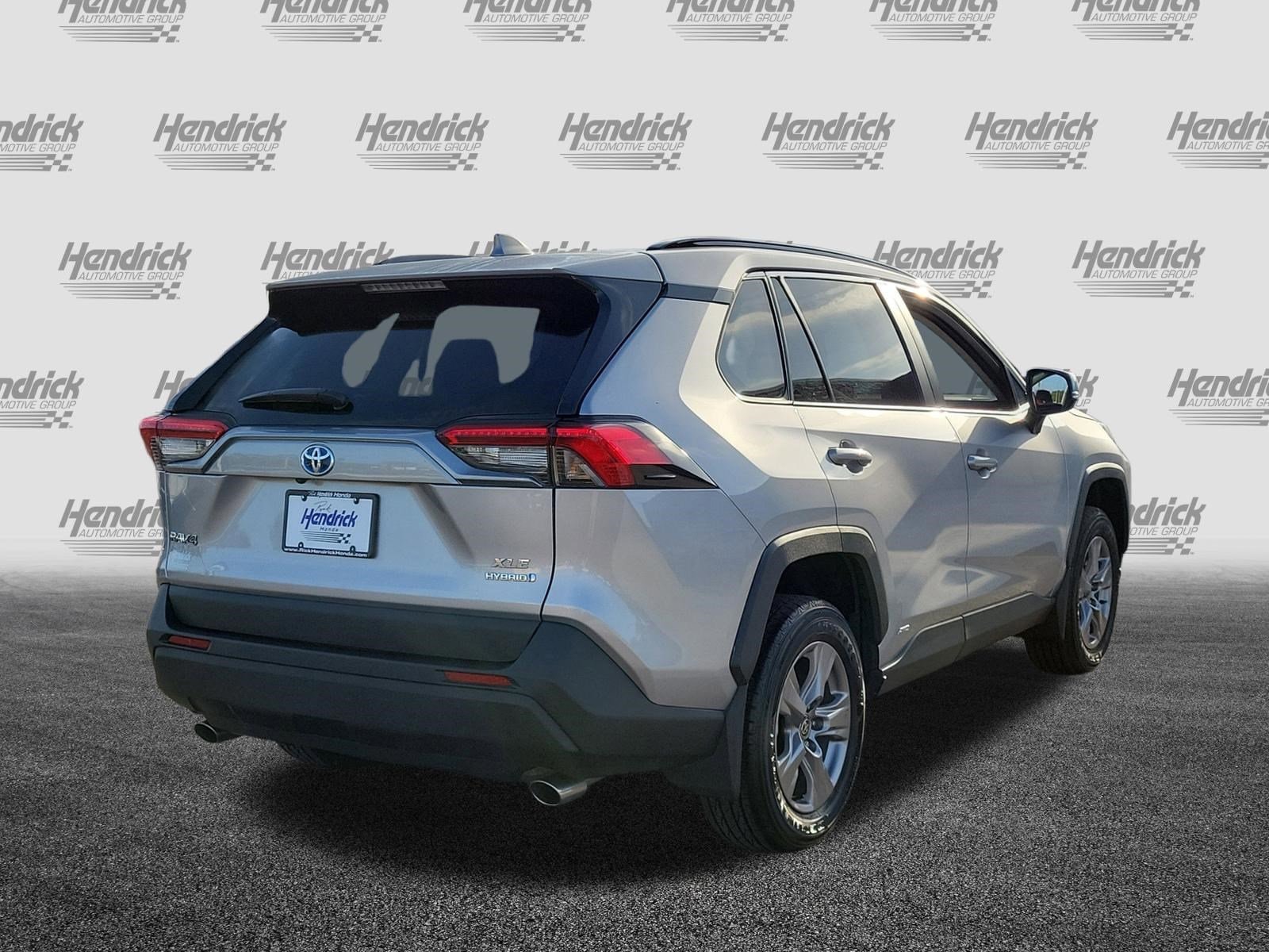 2024 Toyota RAV4 Hybrid XLE photo 6