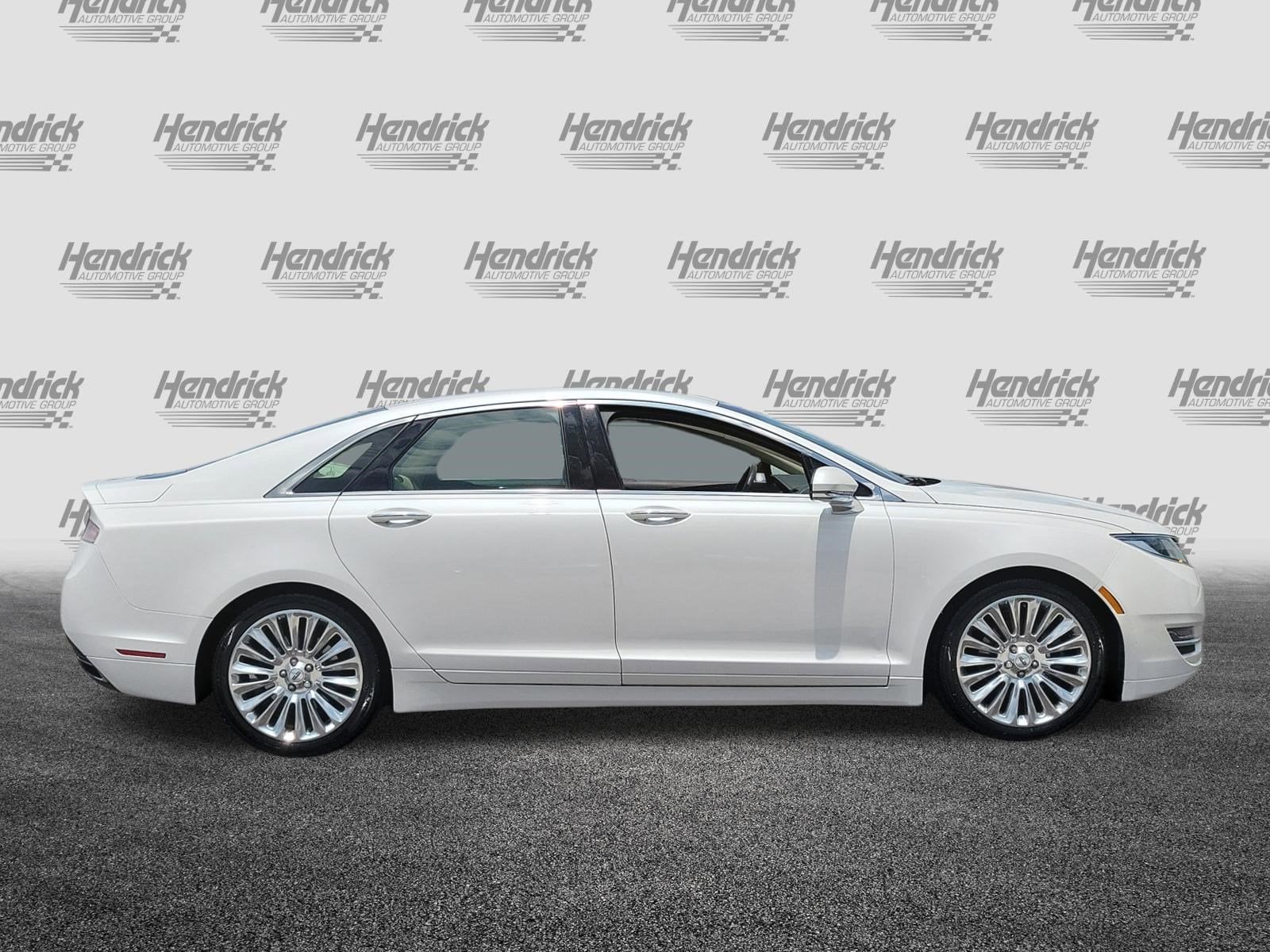 2014 Lincoln MKZ photo 3