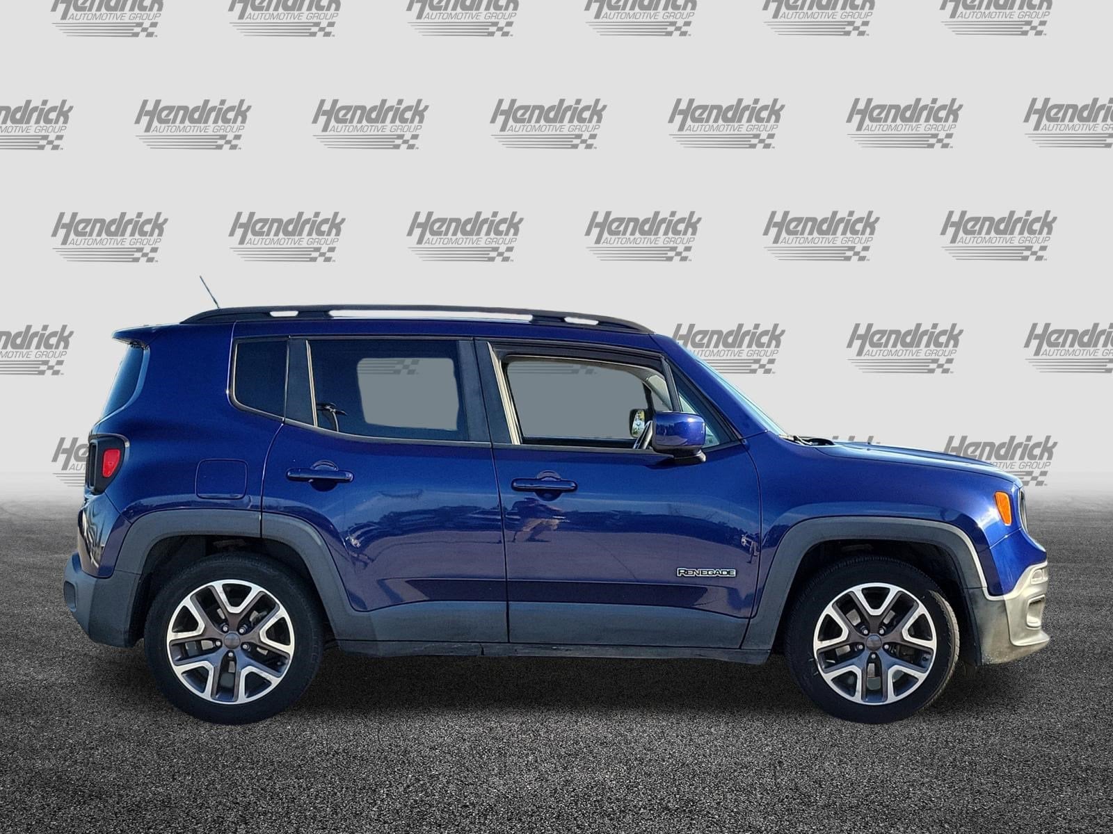 2016 Jeep Renegade Latitude FWD photo 3