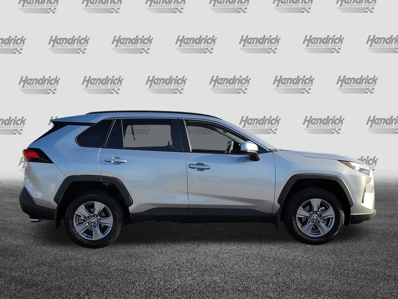 2024 Toyota RAV4 Hybrid XLE photo 3