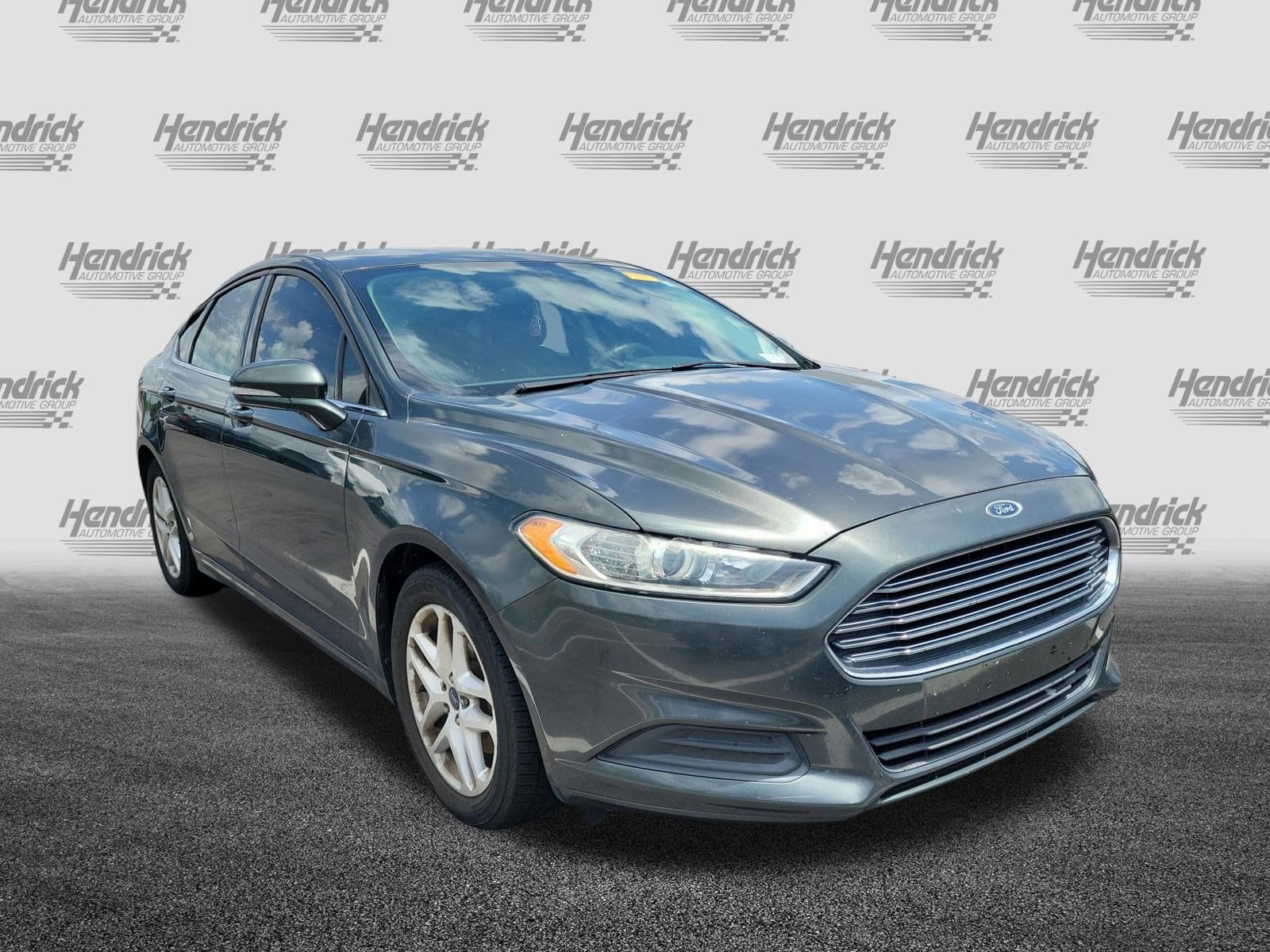 2015 Ford Fusion SE photo 2