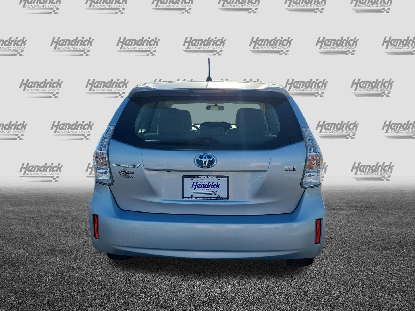 2013 Toyota Prius v Two photo 5