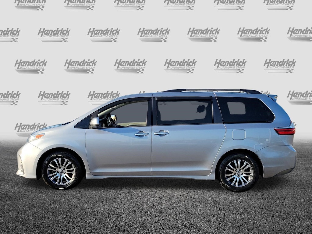 Used 2018 Toyota Sienna XLE 8 Passenger Van Passenger Van