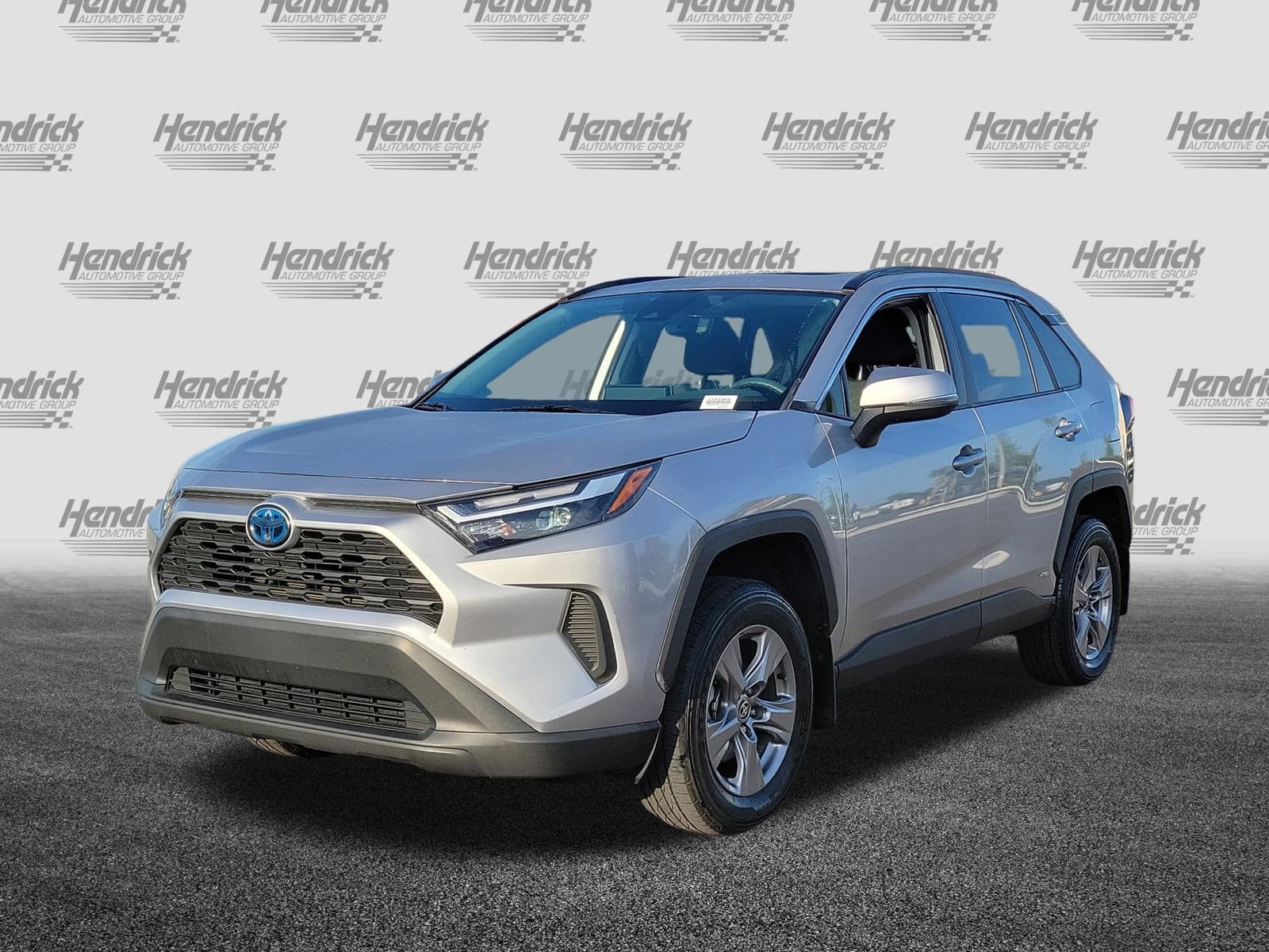 2024 Toyota RAV4 Hybrid XLE photo 2