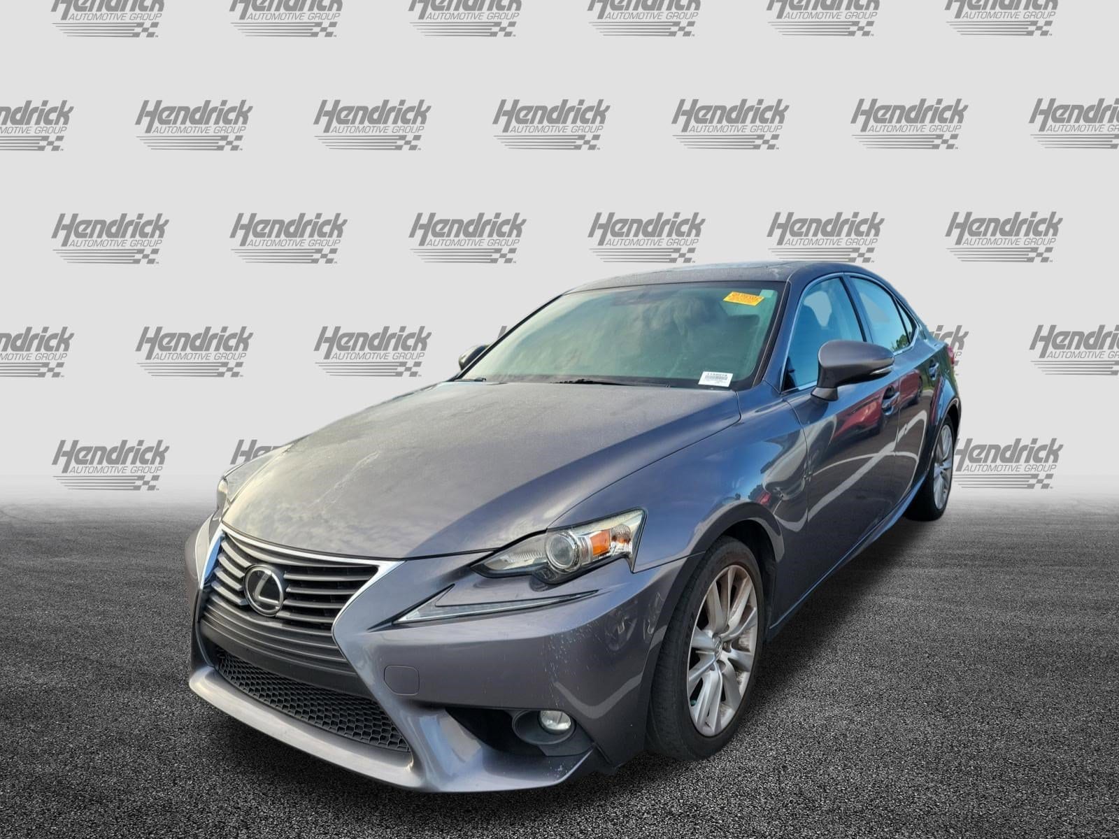 2016 LEXUS IS 200t photo 4