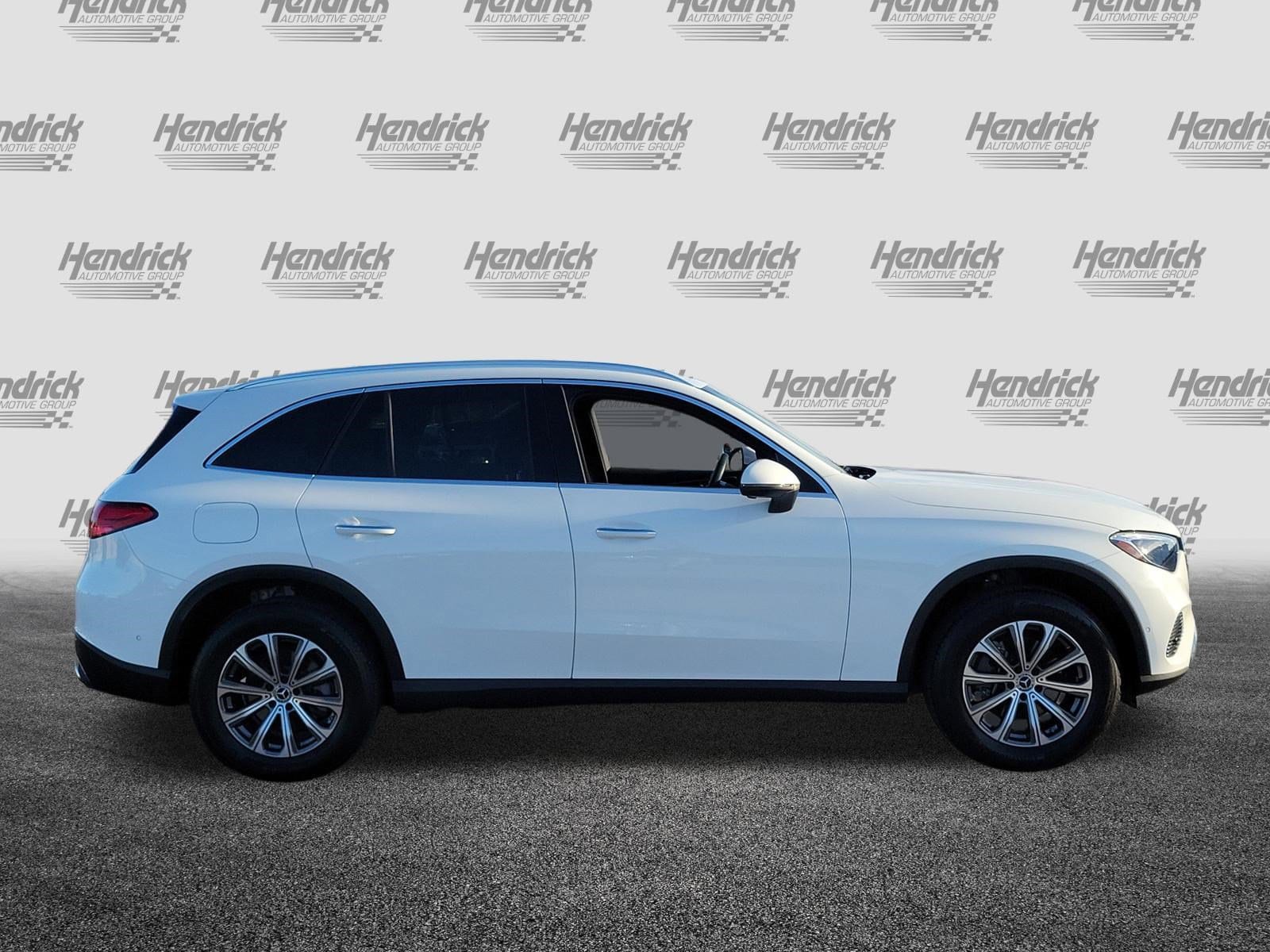 2024 Mercedes-Benz GLC 300 4MATIC photo 3