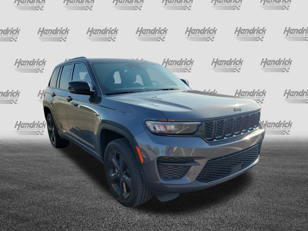 Used 2024 Jeep Grand Cherokee Laredo SUV