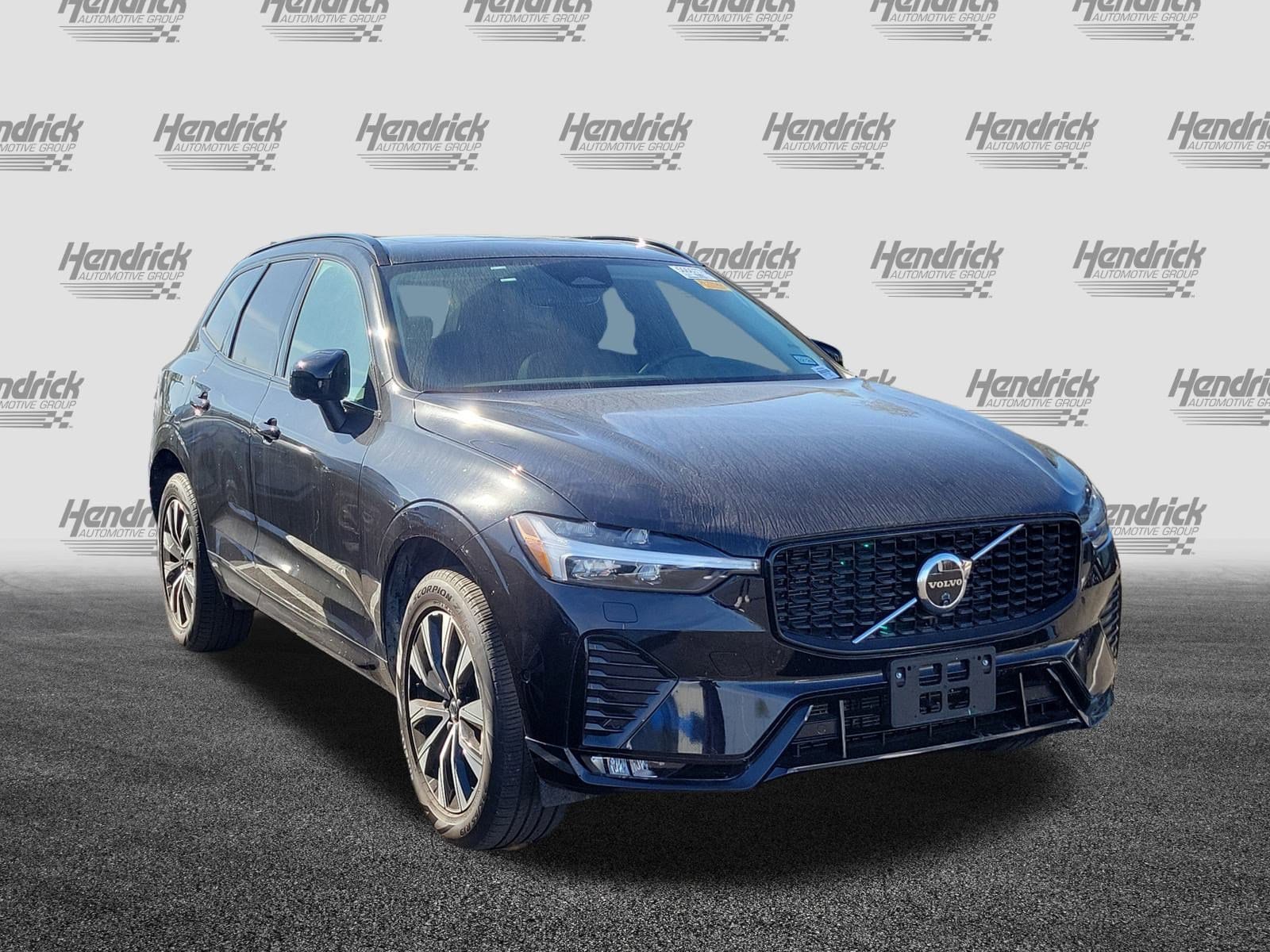 2025 Volvo XC60 Plus's photo