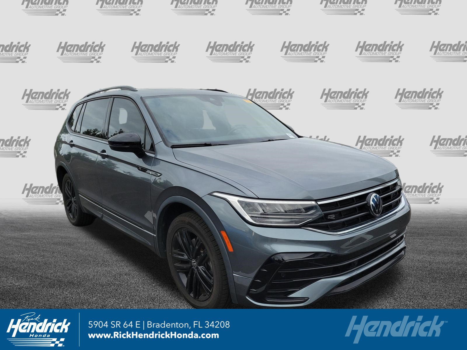 2022 Volkswagen Tiguan 2.0T SE R-Line Black's photo