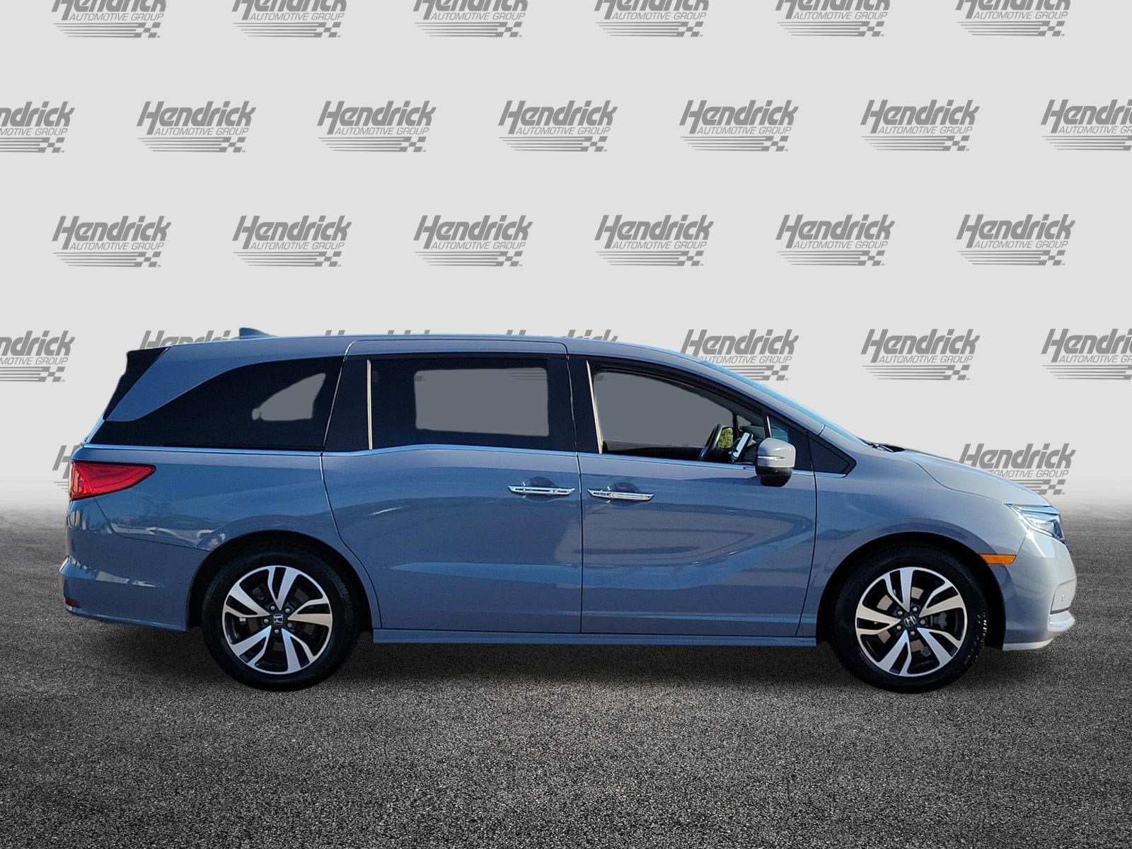 2023 Honda Odyssey Touring photo 3