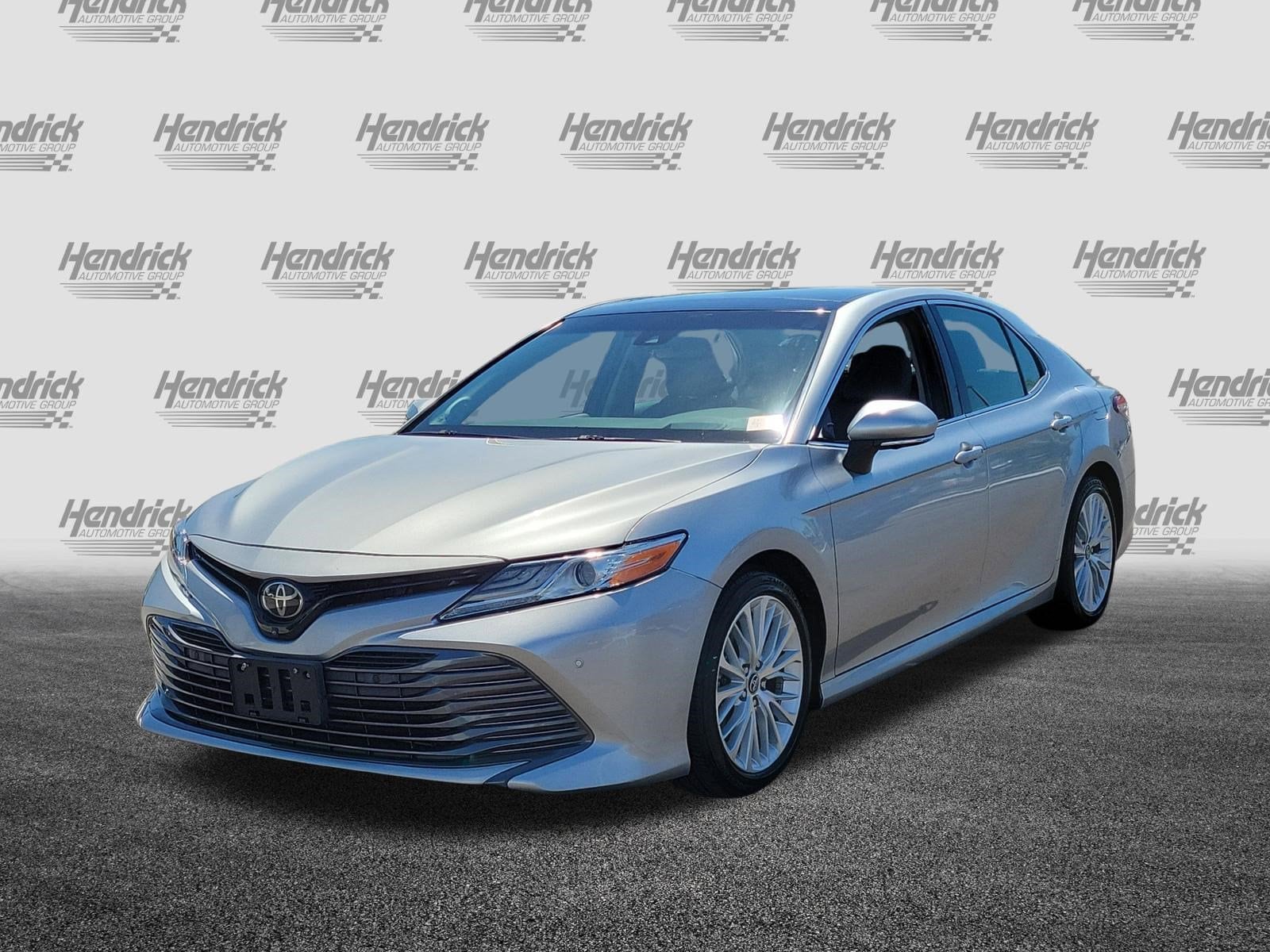 2018 Toyota Camry XLE photo 2