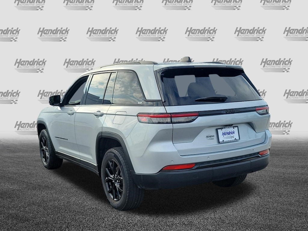 Used 2024 Jeep Grand Cherokee Altitude SUV