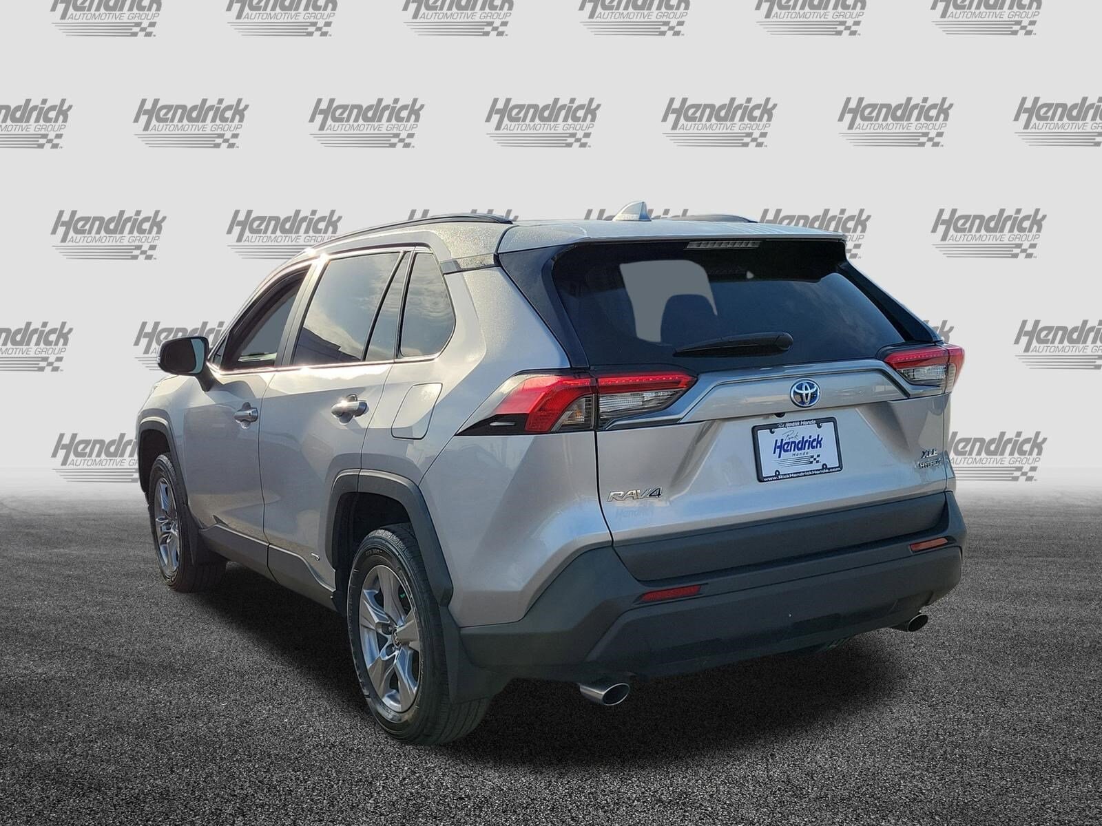 2024 Toyota RAV4 Hybrid XLE photo 4