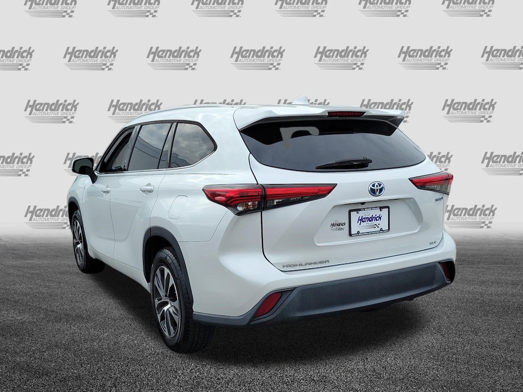 Used 2022 Toyota Highlander Hybrid XLE SUV