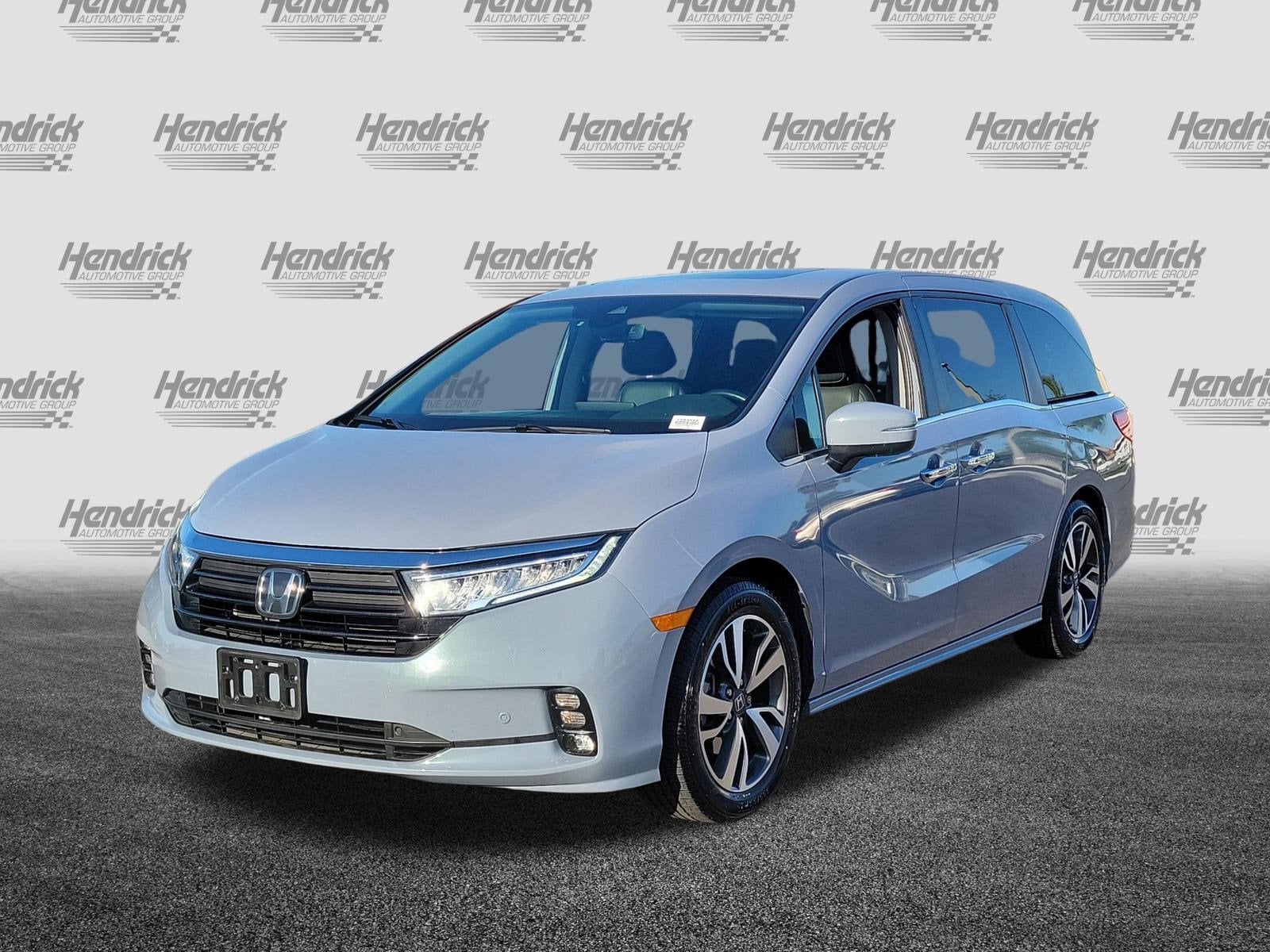 2023 Honda Odyssey Touring photo 2