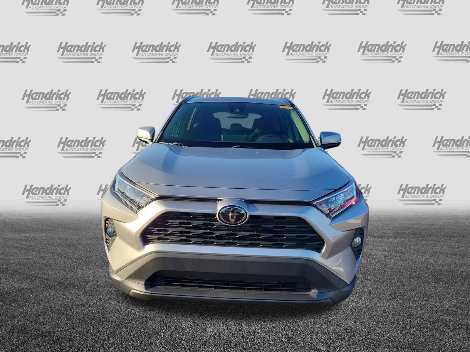 2020 Toyota RAV4 XLE photo 3