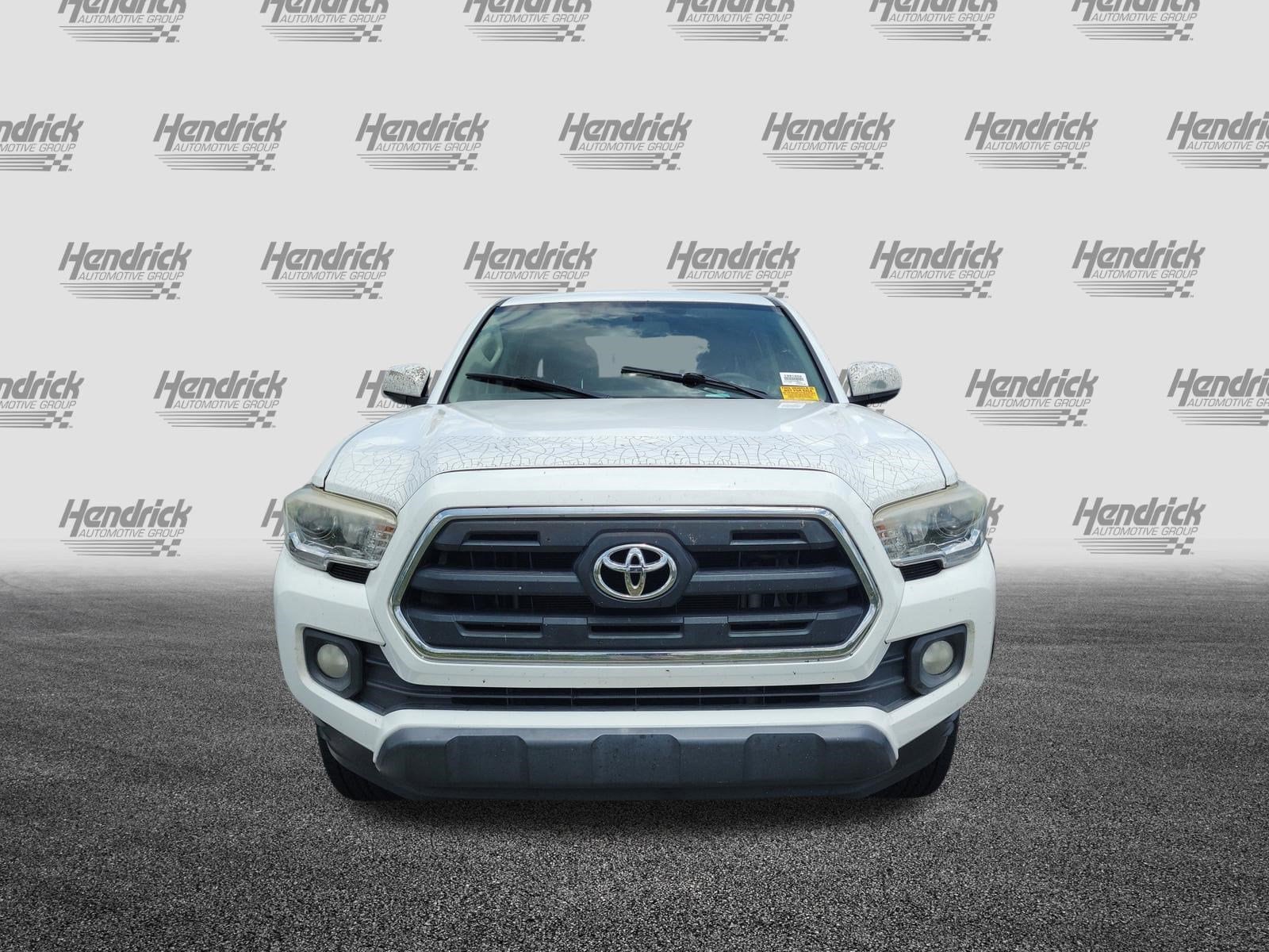2017 Toyota Tacoma SR5 photo 3