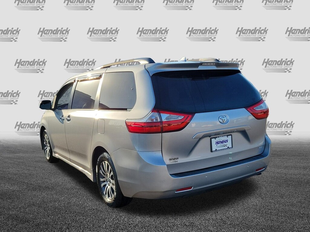 Used 2018 Toyota Sienna XLE 8 Passenger Van Passenger Van