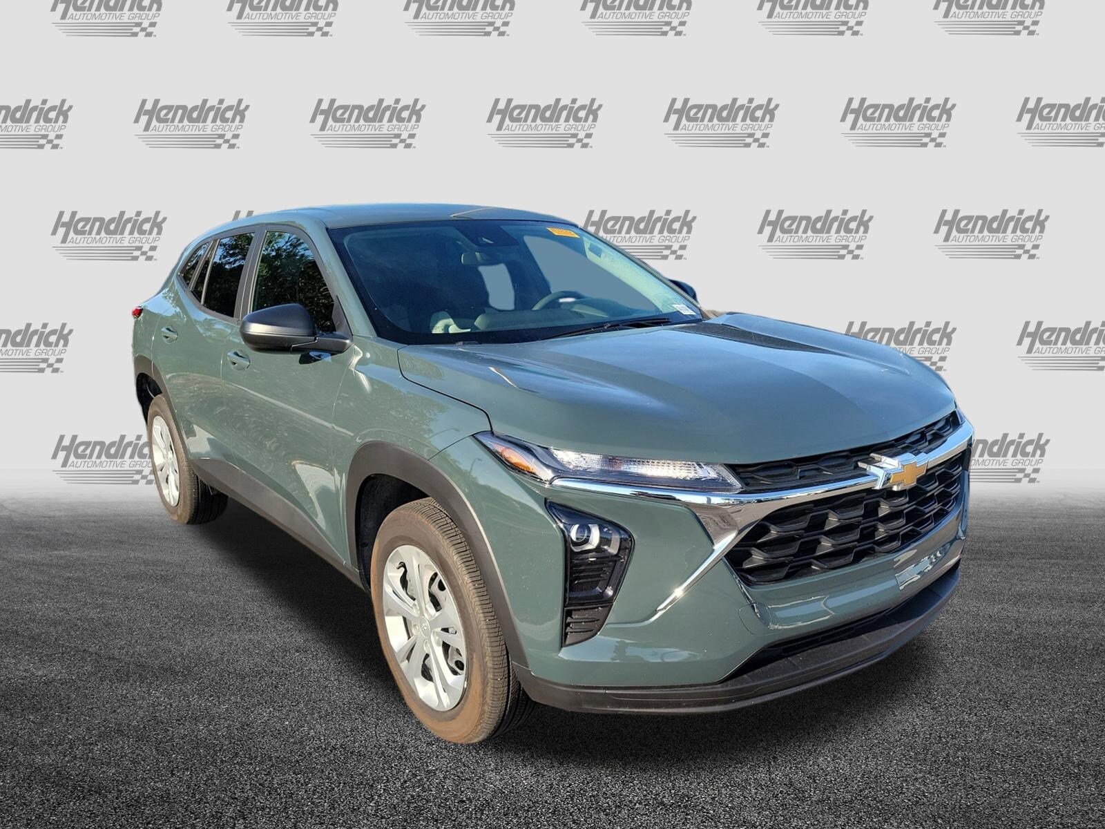2025 Chevrolet Trax LS photo 2
