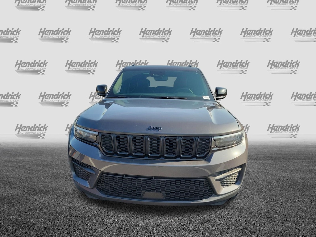 Used 2024 Jeep Grand Cherokee Laredo SUV
