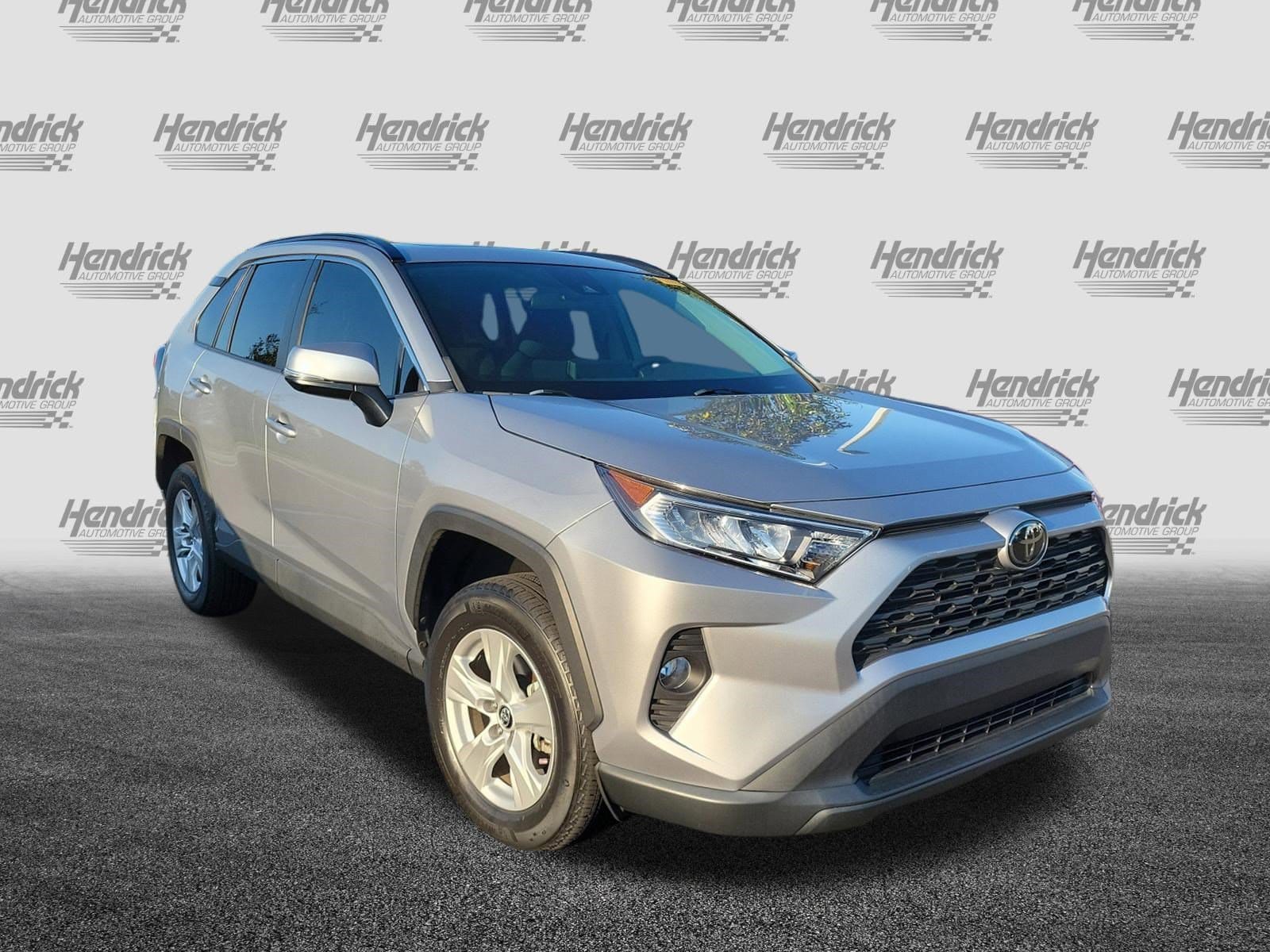 2020 Toyota RAV4 XLE photo 2