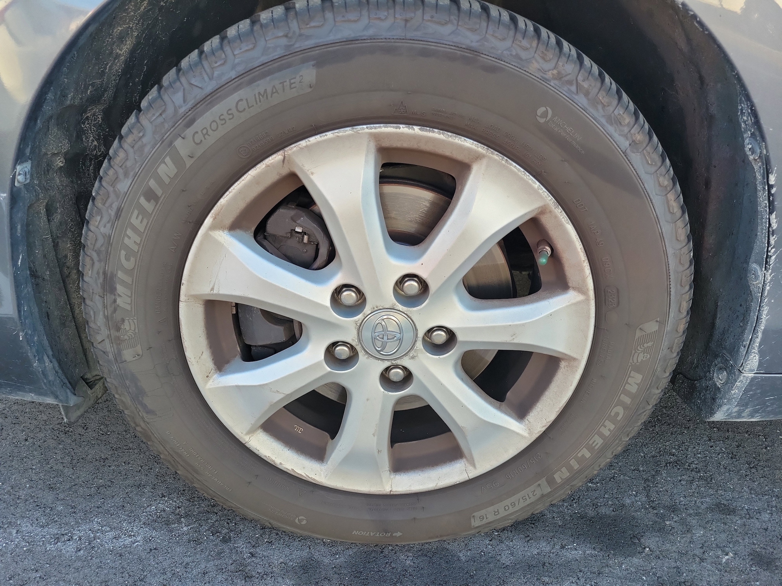 2011 Toyota Camry LE photo 5