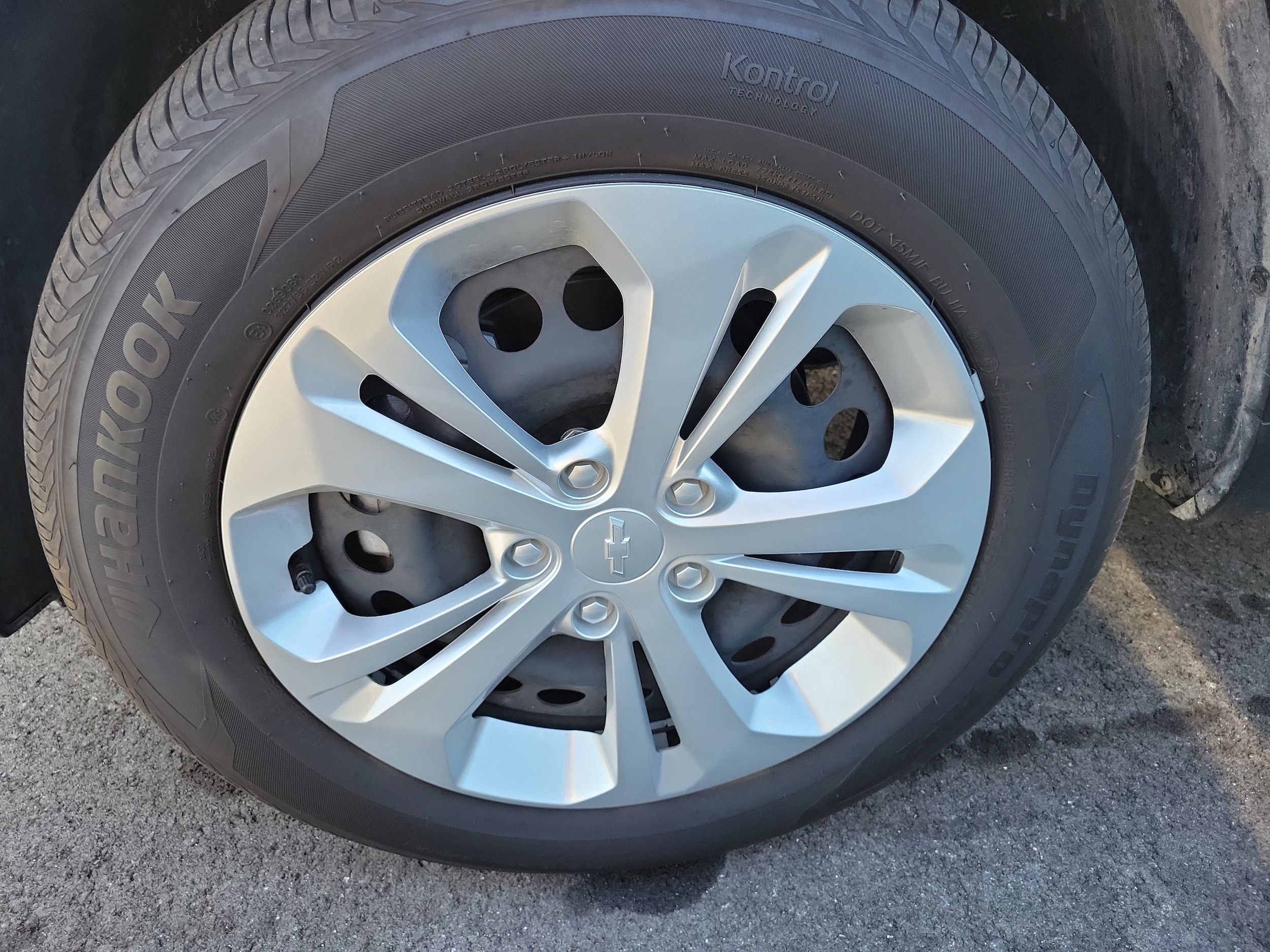 2025 Chevrolet Trax LS photo 6