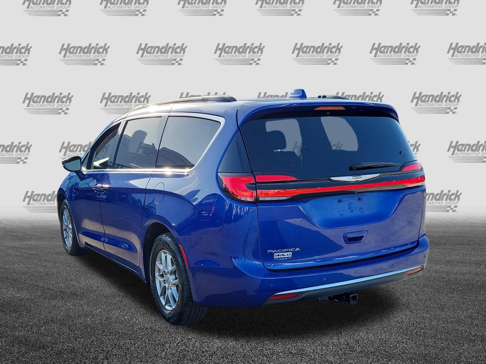 2021 Chrysler Pacifica Touring photo 4
