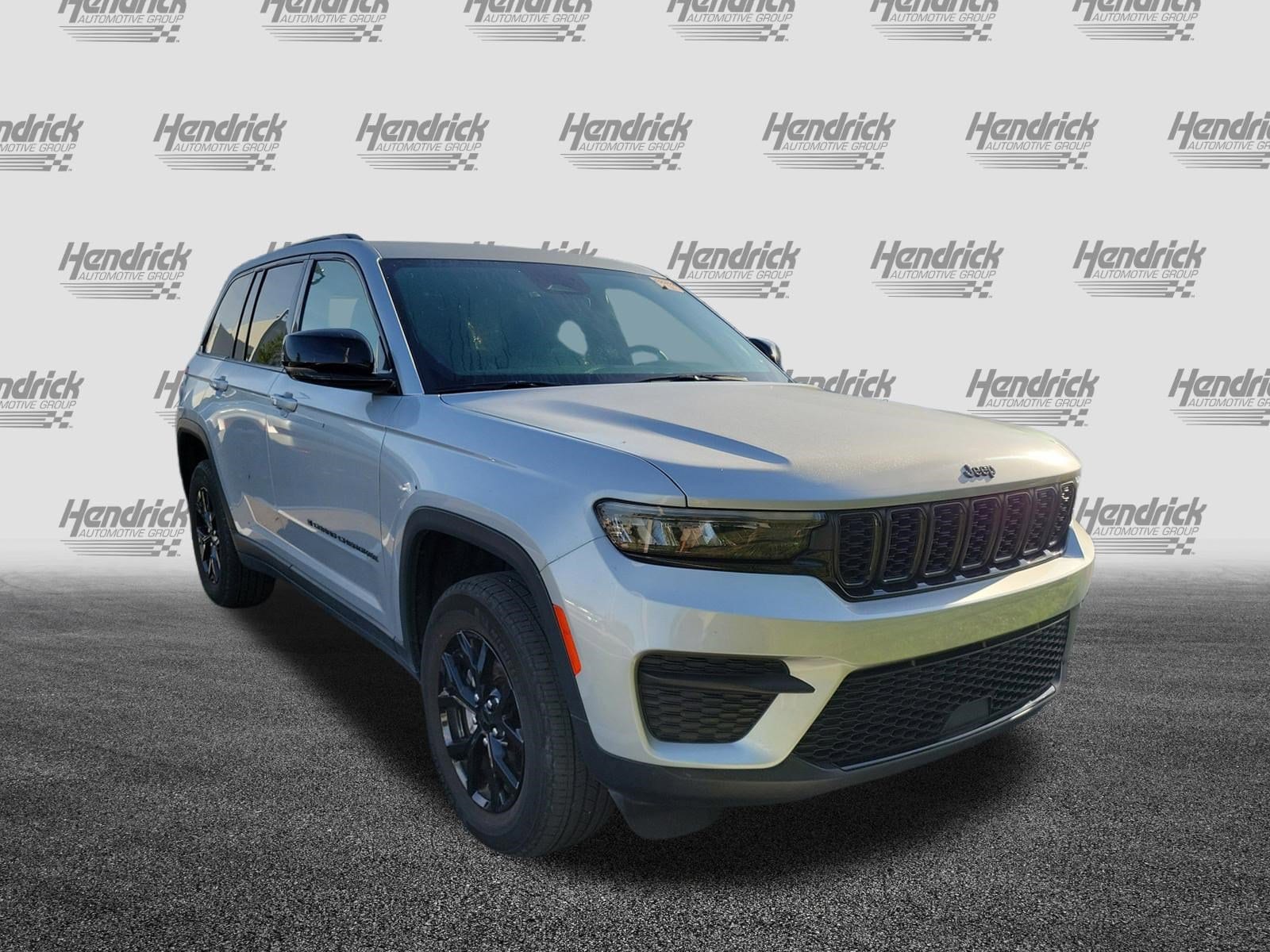 2024 Jeep Grand Cherokee Altitude photo 2