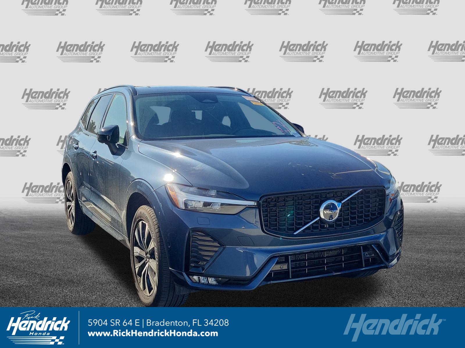 2025 Volvo XC60 Plus's photo