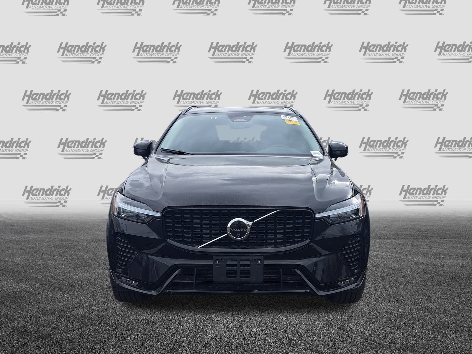 2025 Volvo XC60 Plus's photo