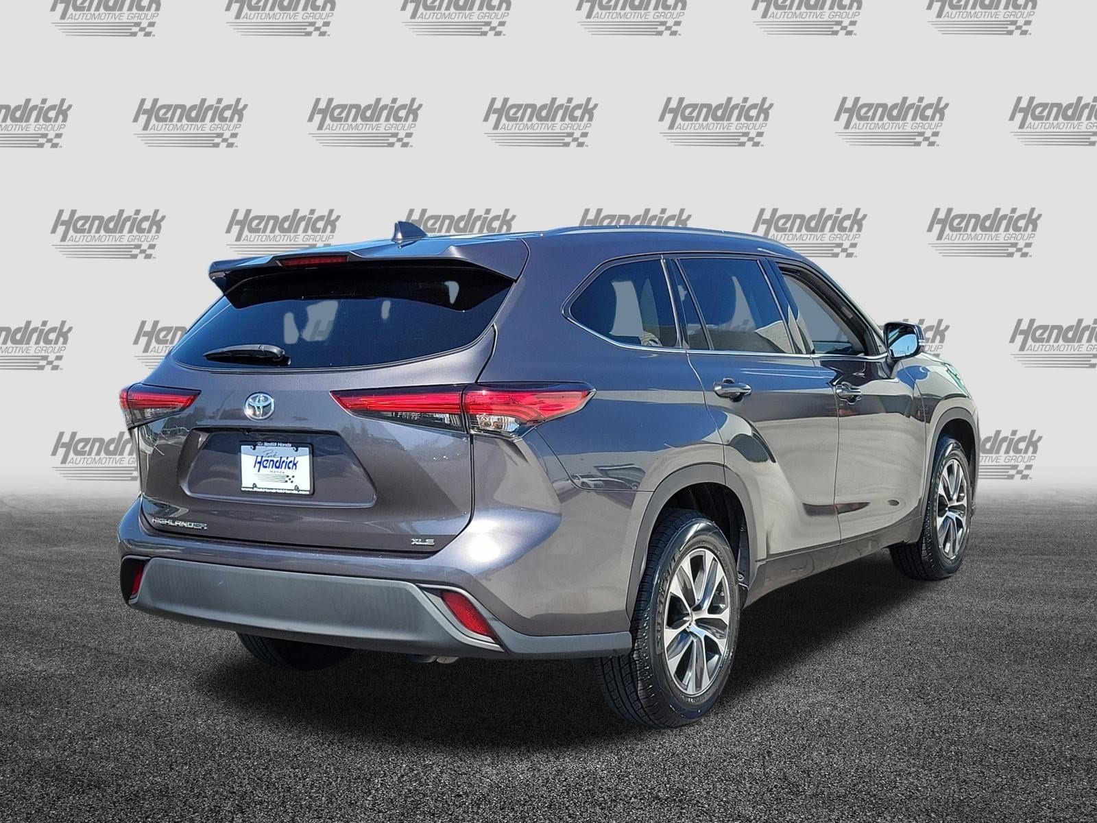 2021 Toyota Highlander XLE photo 6