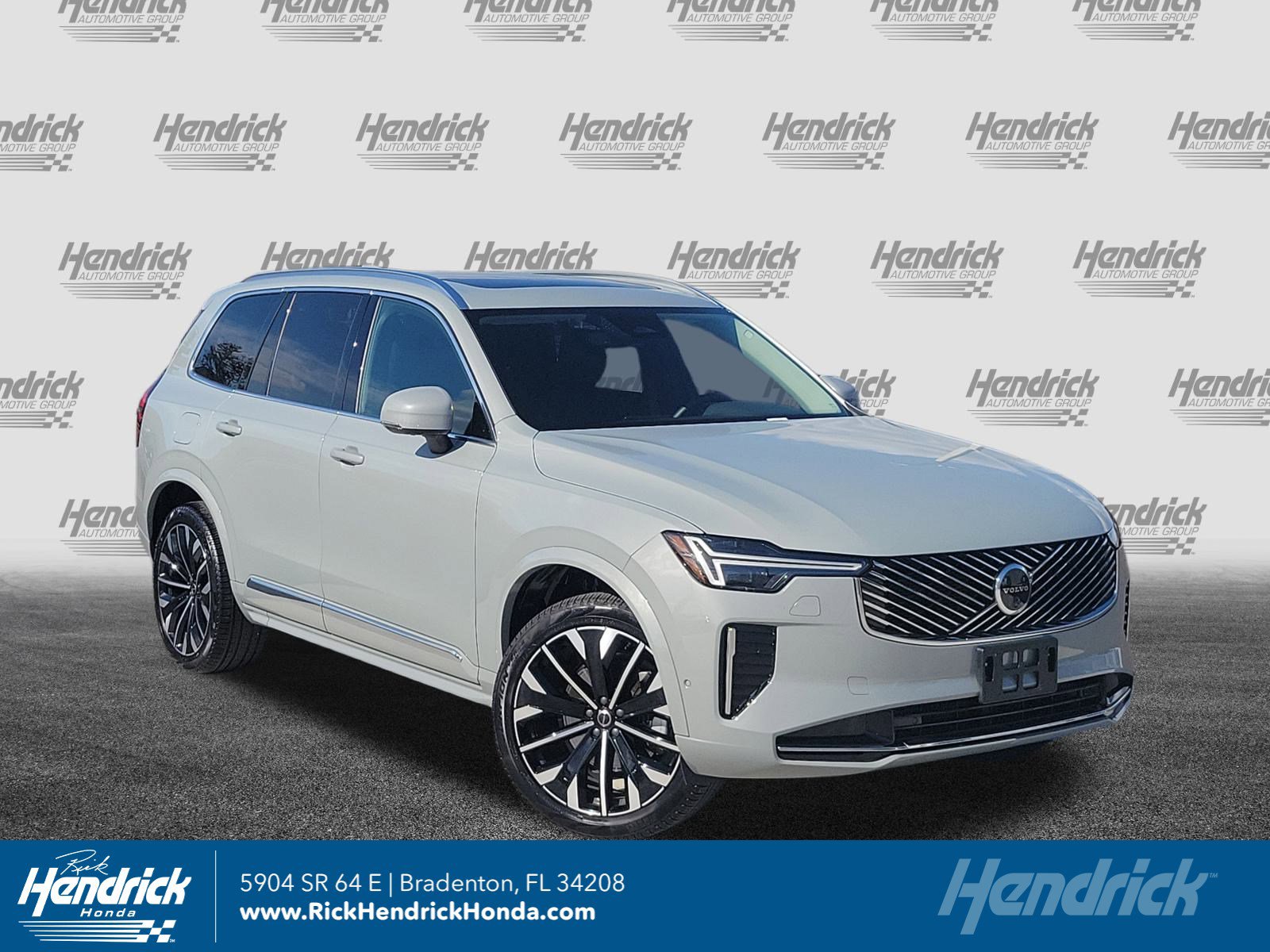 2025 Volvo XC90 Plus's photo