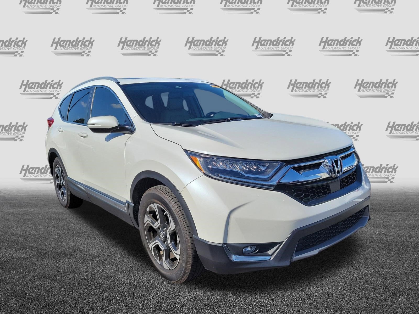 2018 Honda CR-V Touring 2WD photo 2