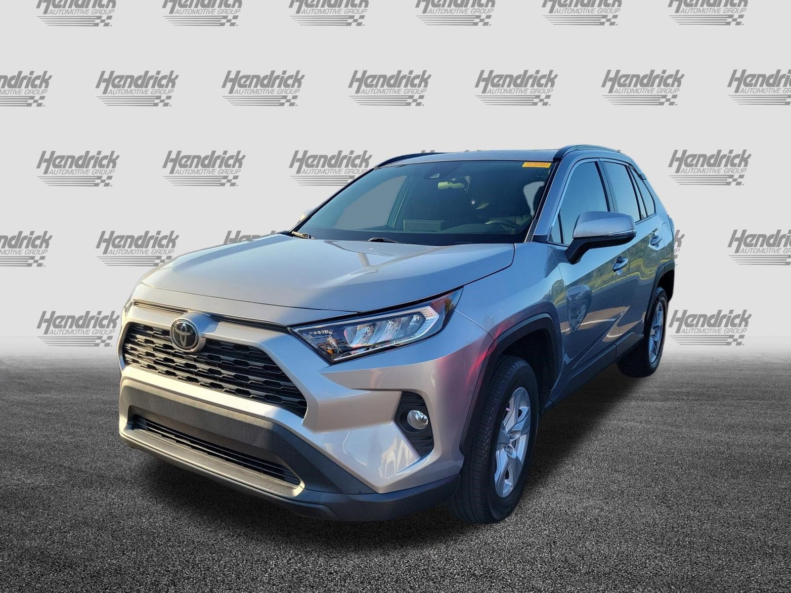 2020 Toyota RAV4 XLE photo 4