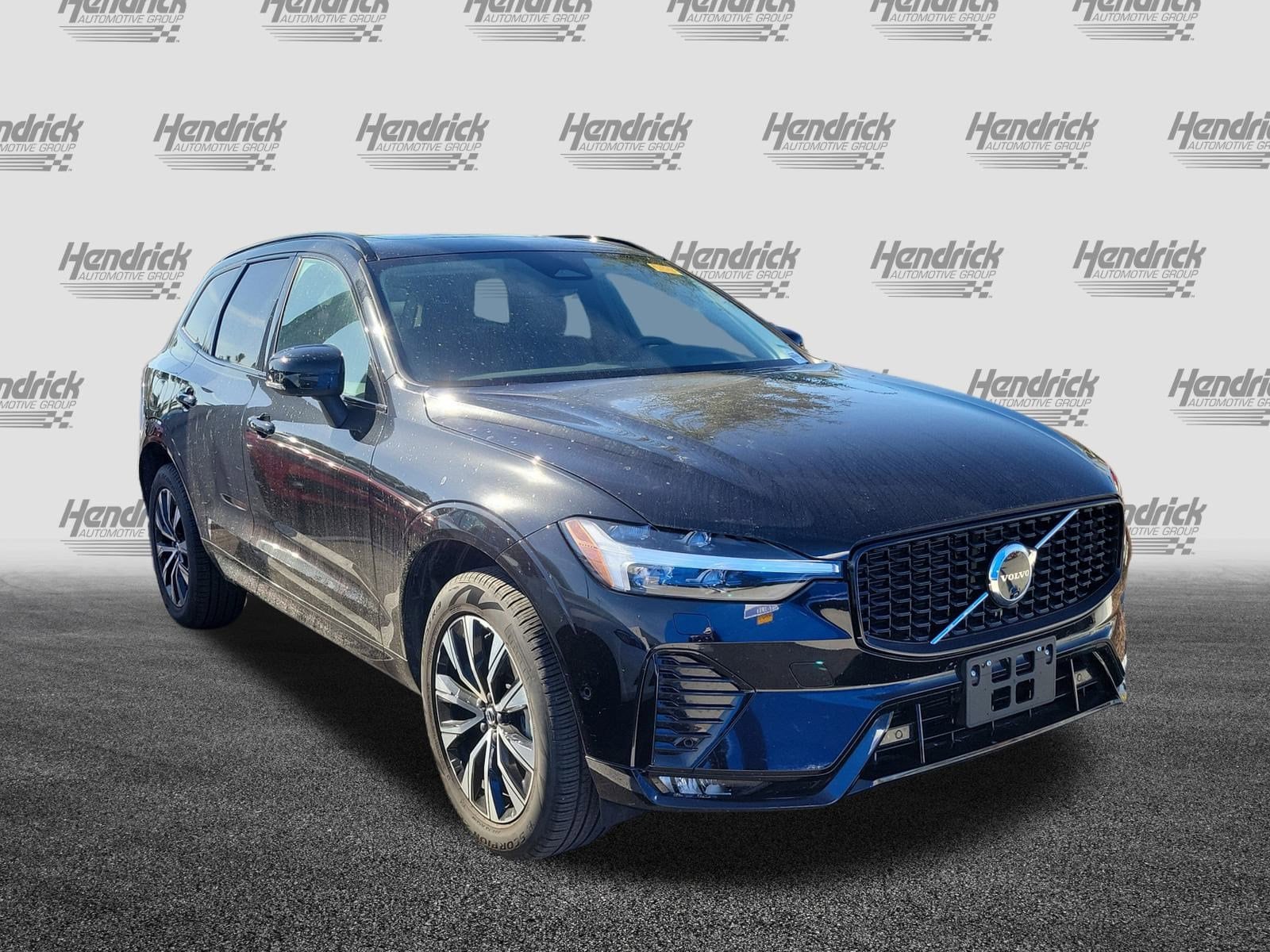 2025 Volvo XC60 Plus's photo