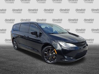 2019 Chrysler Pacifica Touring Plus Mini-van, Passenger