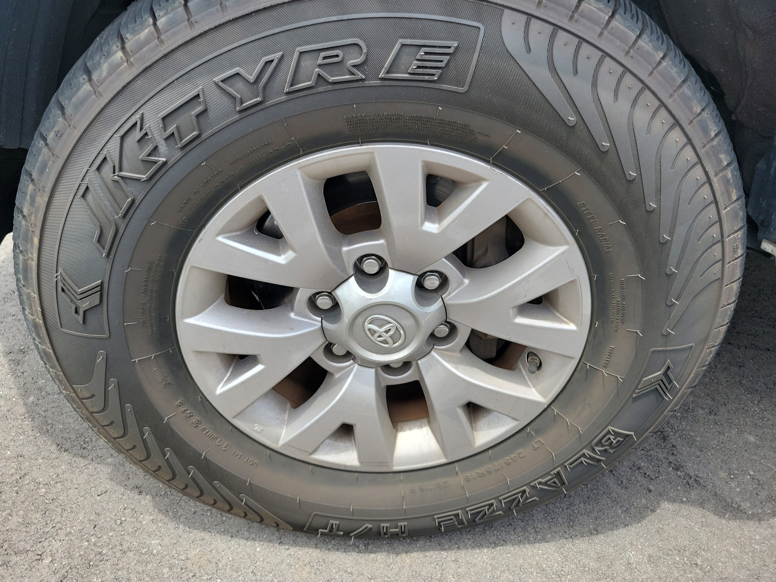 2017 Toyota Tacoma SR5 photo 6