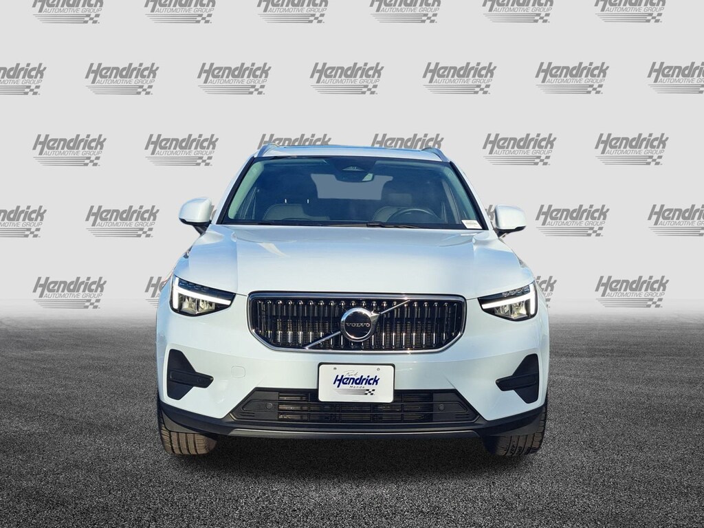 Used 2025 Volvo XC40 Core Bright Theme Sport Utility