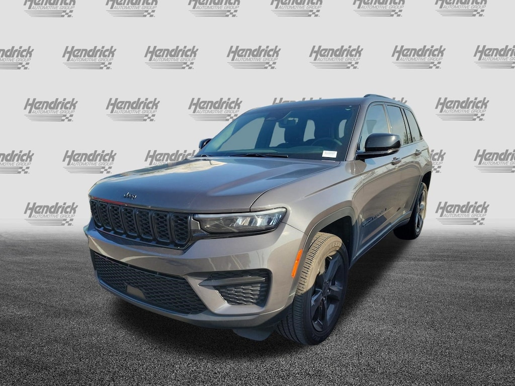 Used 2024 Jeep Grand Cherokee Laredo SUV