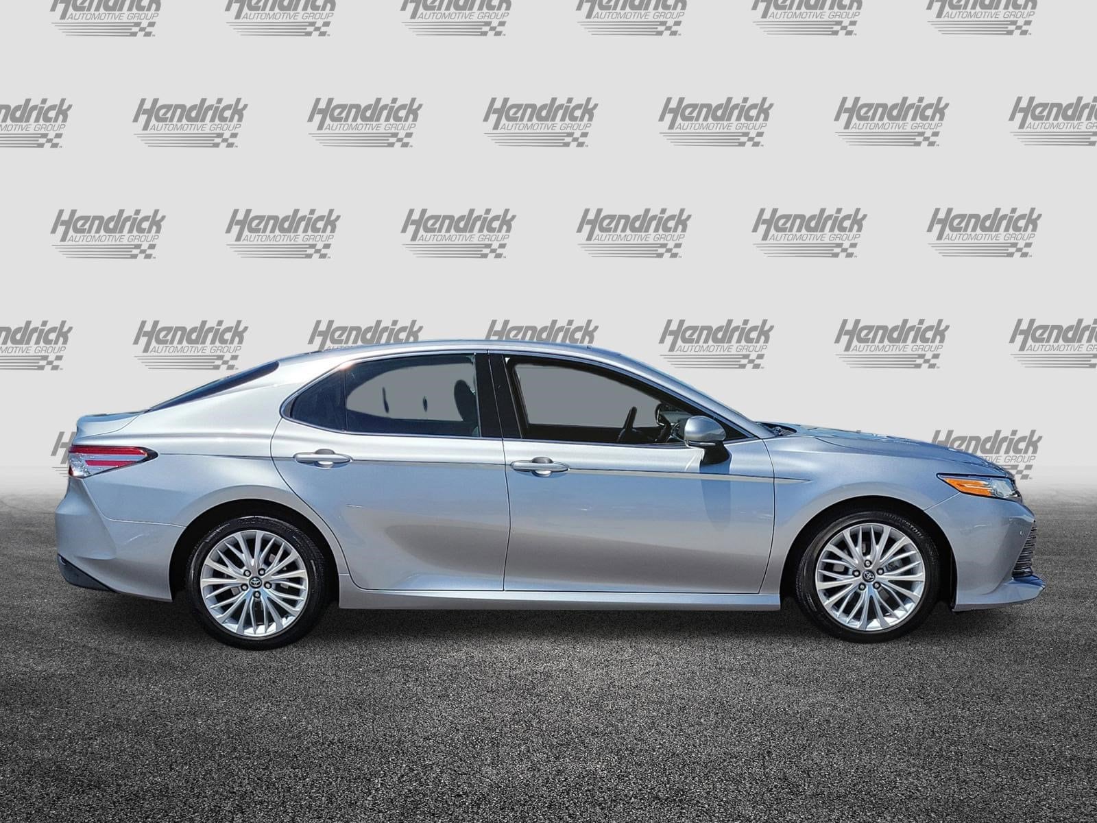 2018 Toyota Camry XLE photo 3