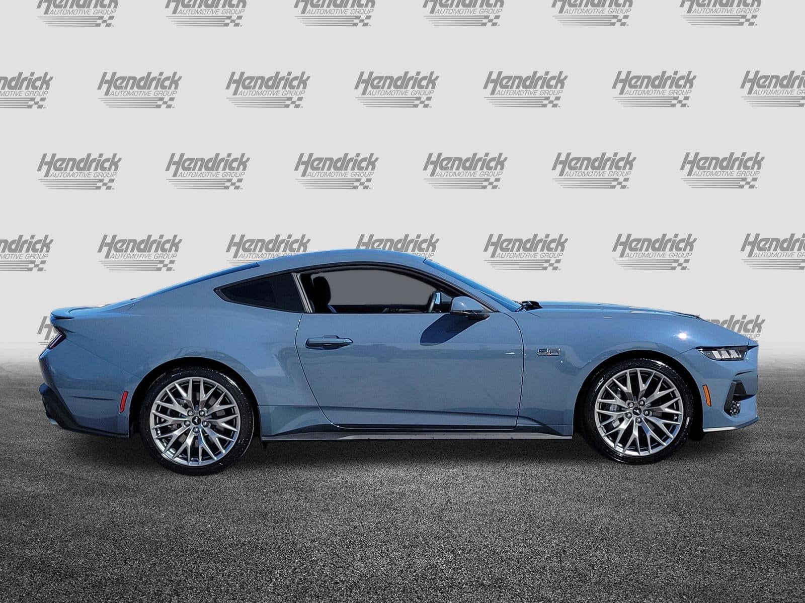 2025 Ford Mustang photo 3