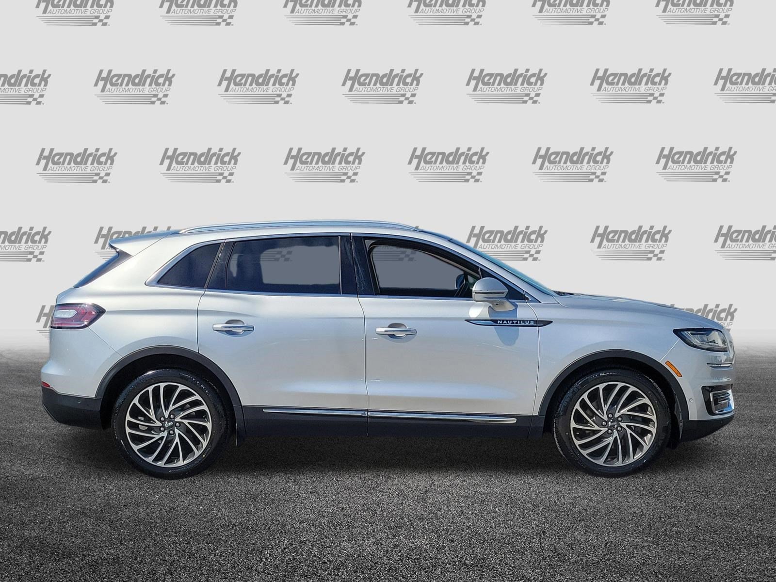 2019 Lincoln Nautilus Reserve photo 3