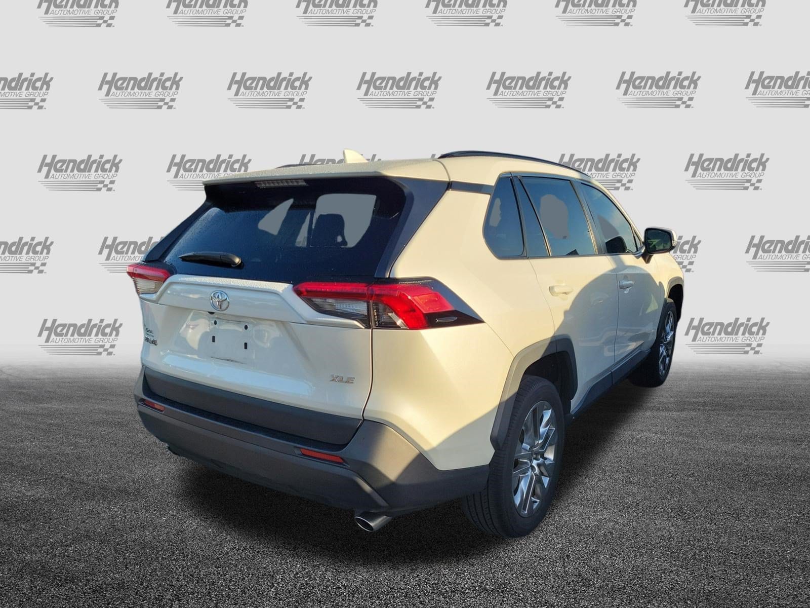 2021 Toyota RAV4 XLE Premium - Photo 10