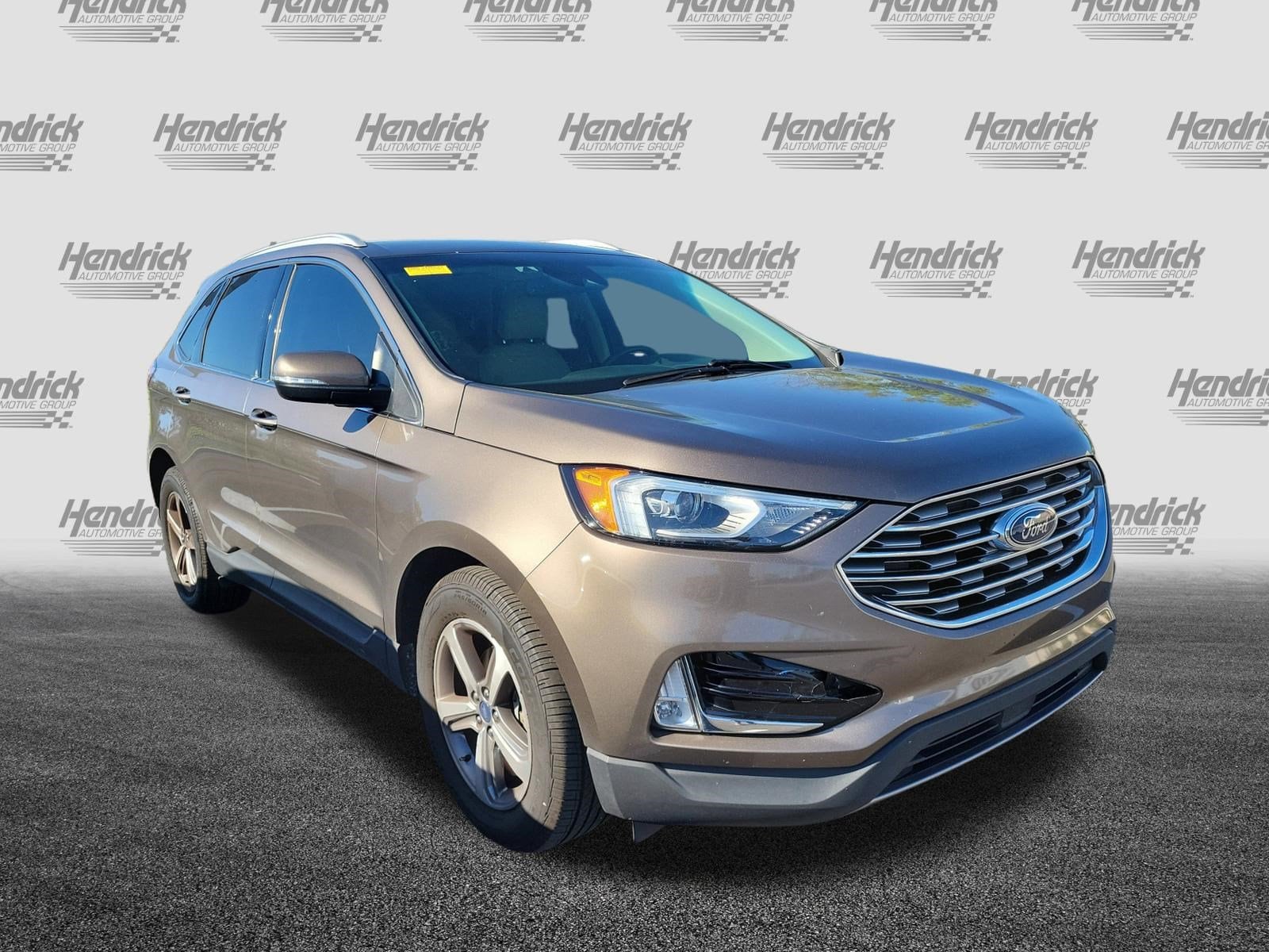 2019 Ford Edge SEL photo 2