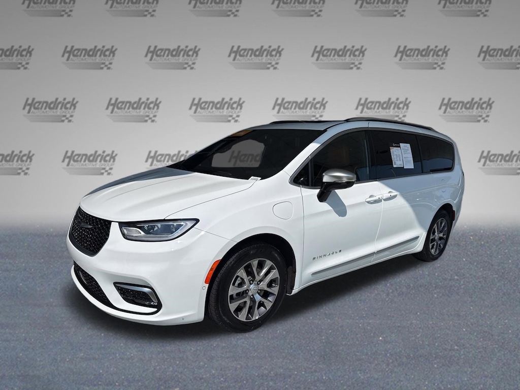 Used 2026 Chrysler Pacifica Hybrid Pinnacle Minivan