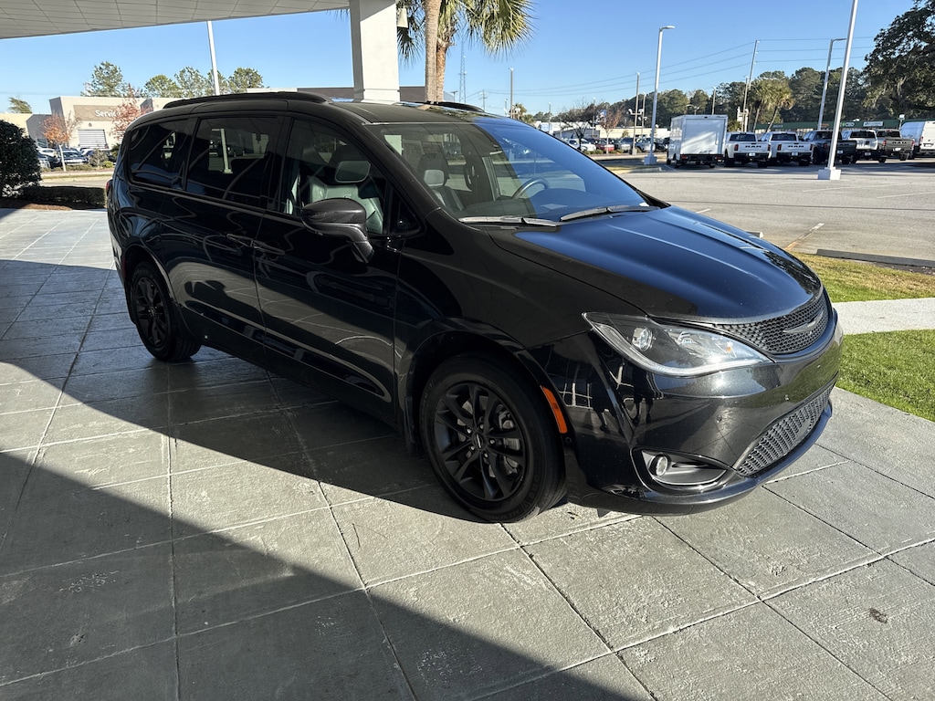 Used 2020 Chrysler Pacifica Launch Edition Minivan