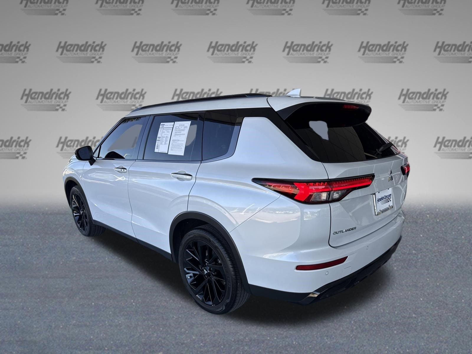 2024 Mitsubishi Outlander SEL Black Edition photo 3
