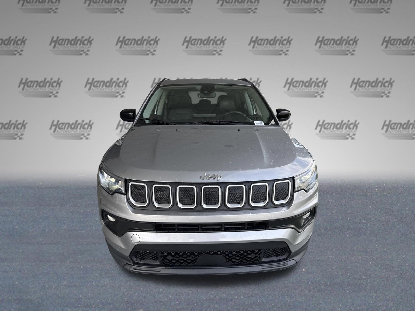 2022 Jeep Compass Latitude Lux photo 2