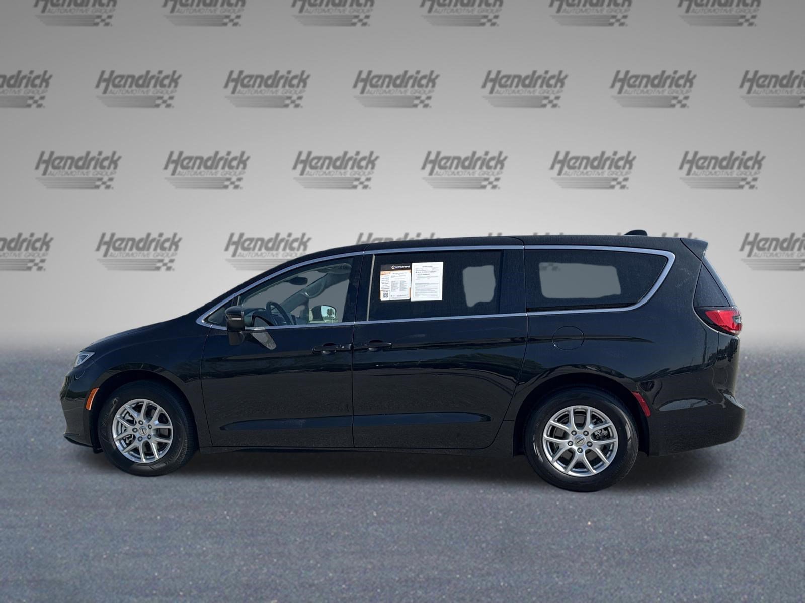 2023 Chrysler Pacifica Touring L photo 6